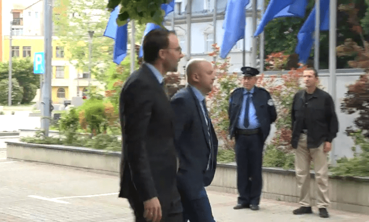 Sarrazin mbërrin në Qeveri