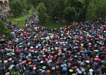 Beograd: Dhjetëra mijëra persona protestojnë kundër dhunës