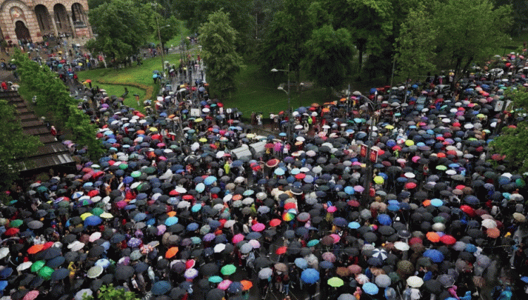 Beograd: Dhjetëra mijëra persona protestojnë kundër dhunës