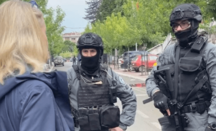 Von Cramon ‘shpërthen’ ndaj policëve të Kosovës në Zveçan: Çka dreqin ju solli këtu, ku është kërcënimi (Video)