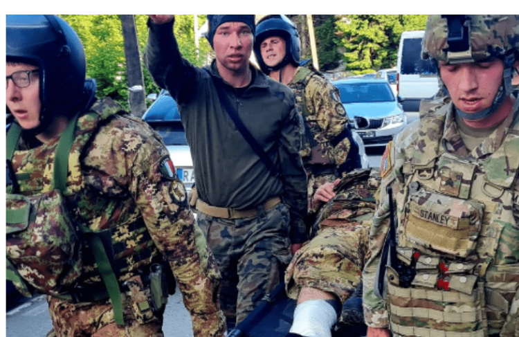 NATO: Dënojmë fuqishëm sulmet e paprovokuara ndaj KFOR-it në veri