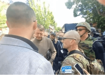 Ushtari amerikan i KFOR-it, Simiqit: Shoh njerëz me maska që bëjnë lëvizje të dyshimta