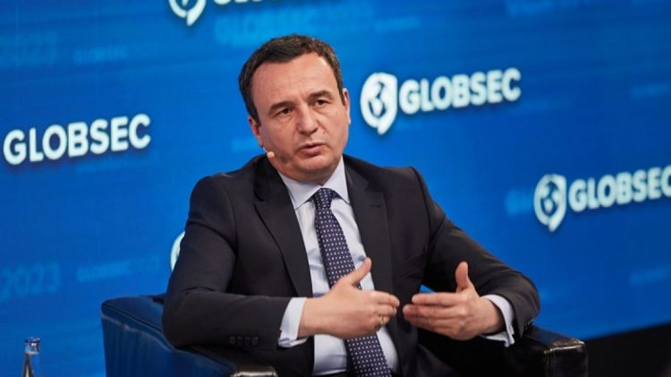 Kurti i përdëllyer flet për SHBA-në, është mike e pazëvendësueshme për Kosovën