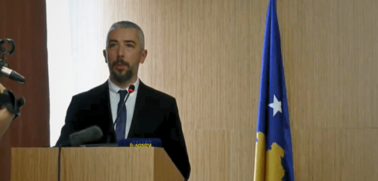 Macron konfirmon se nesër do të takohet me Osmanin, Vuçiqin dhe Scholzin në Moldavi