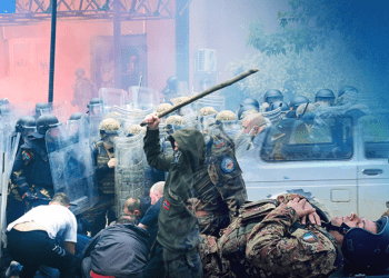 Vazhdojnë sulmet e serbëve në veri, gjuajnë me shok-bomba në stacionet policore në Mitrovicë të veriut dhe Zveçan