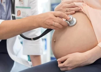 Gratë shtatzëna duhet të kenë kujdes nga ky veprim