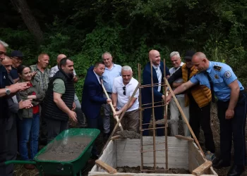 Ministri Mehaj vë gurthemelin e shtabit të UÇK-së në fshatin Rancë të Shtimes