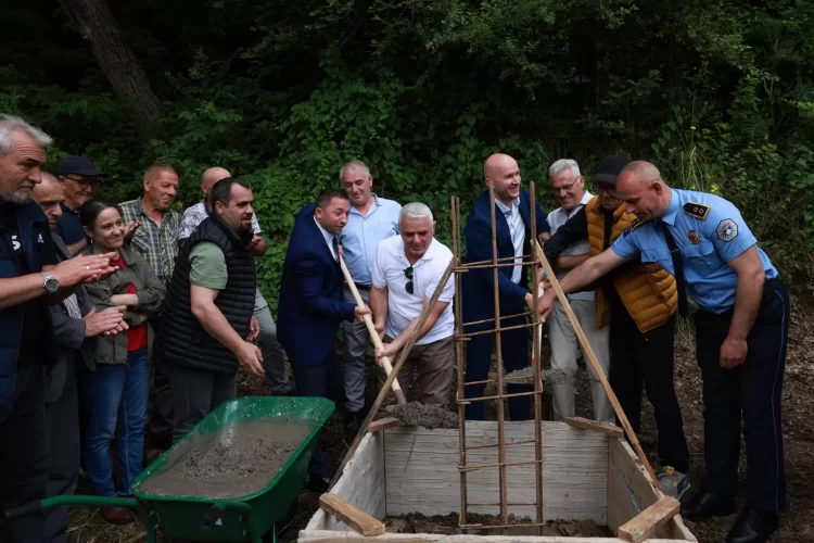 Ministri Mehaj vë gurthemelin e shtabit të UÇK-së në fshatin Rancë të Shtimes