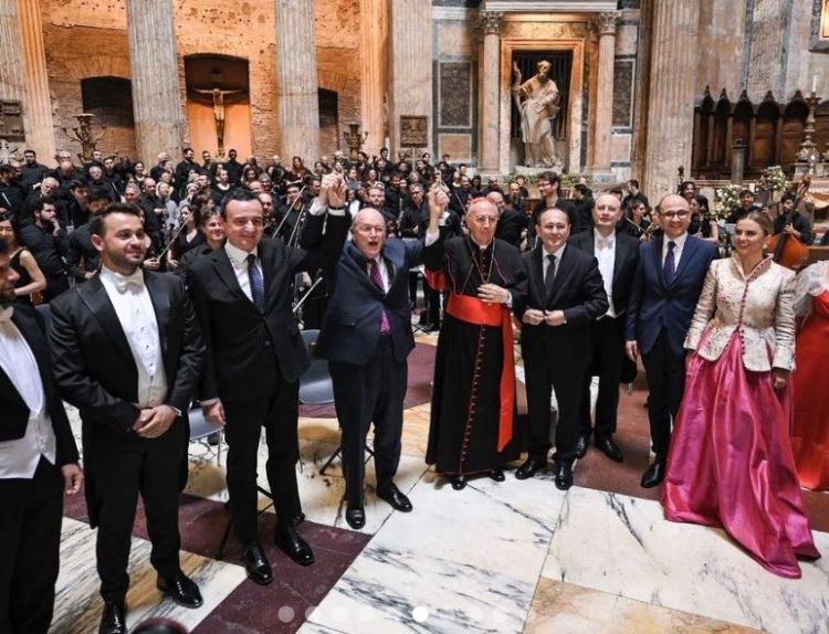 Itali, Kurti merr pjesë në koncertin që u zhvillua në Panteonin e Lashtë