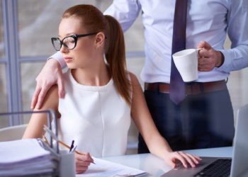 Politikanët shqiptarë ndër vite që shfrytëzuan postin për të përfituar favore s*ksuale