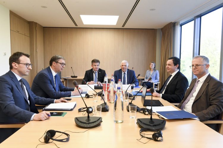 BE nuk sqaron se a do të ketë takim mes Kurtit dhe Vuçiqit sot në Bruksel