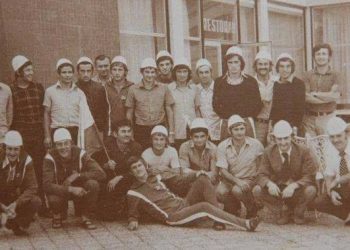 Futbollistët kroatë të Osjekut me plisa të bardhë në Aeroportin e Beogradit më vitin 1973