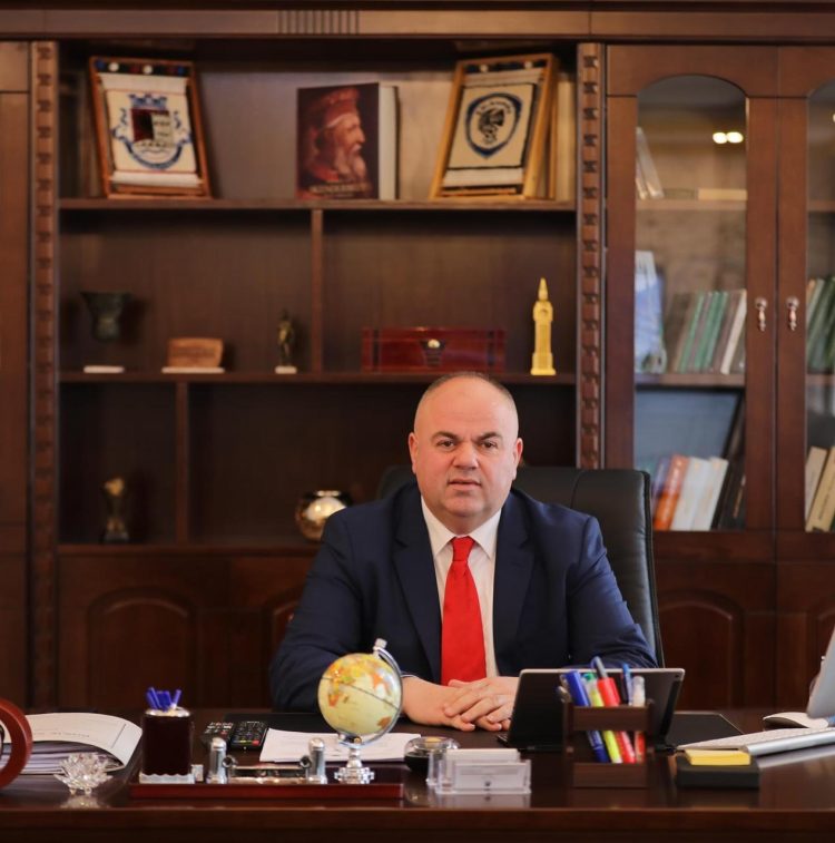 Çantat përgjuese, prodhim indian”, si e “hëngri” Safet Gjici skandalin