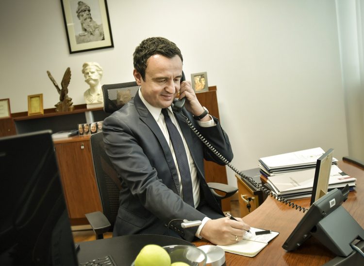 Kurti pranon një thirrje të rëndësishme telefonike nga Amerika, përmend zgjedhjet e reja