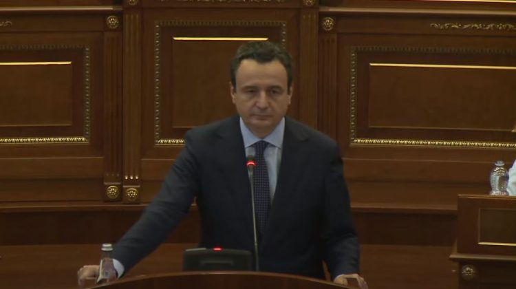 Kurti në Kuvend: Jepjani mbështetjen Policisë e cila është në vijë fronti me milicinë fashiste