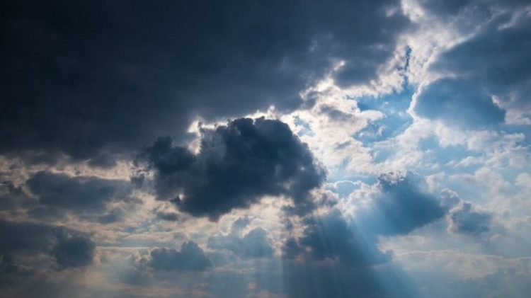 Mbrëmja me shi e së premtes, çfarë moti do të mbajë në fundjavë?