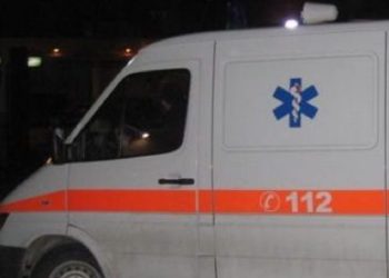 Ngjarje e rëndë në Shqipëri, 24-vjeçari mbyt nënën e tij