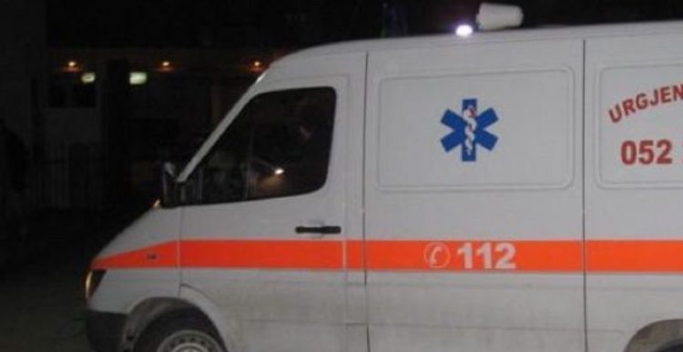 Ngjarje e rëndë në Shqipëri, 24-vjeçari mbyt nënën e tij