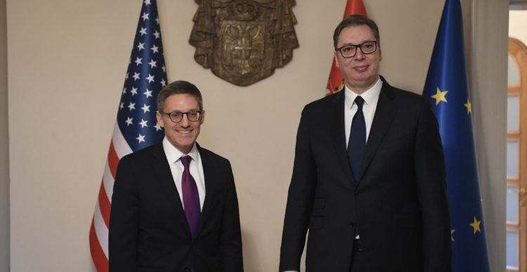 Chollet telefonoi Vuçiqin, i kërkoi zmbrapsjen e serbëve