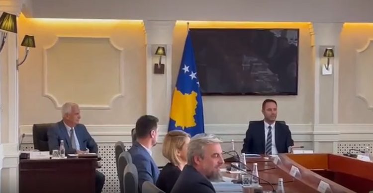 Pensionohet sekretari i Kuvendit, Ismet Krasniqi (VIDEO)