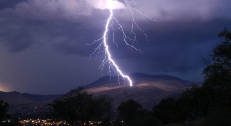 Gjakovë: Dyshohet se një person vdiq nga rrufeja