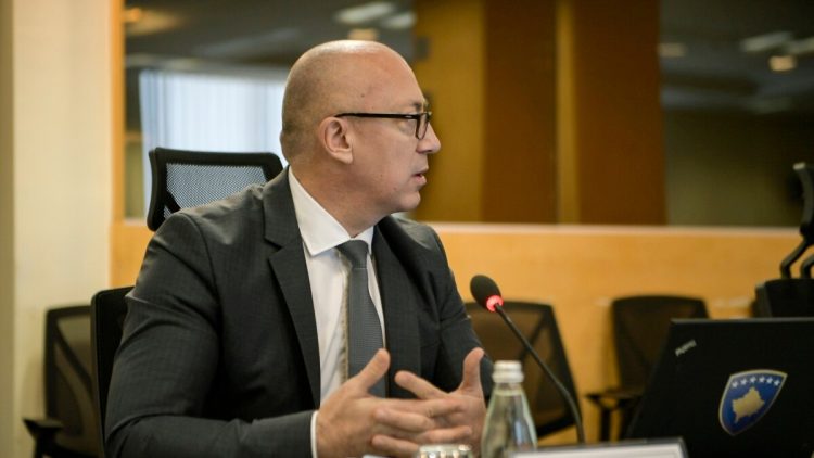 Edhe Rakiqi pjesë e takimit Escobar-Lajçak me krerët opozitarë