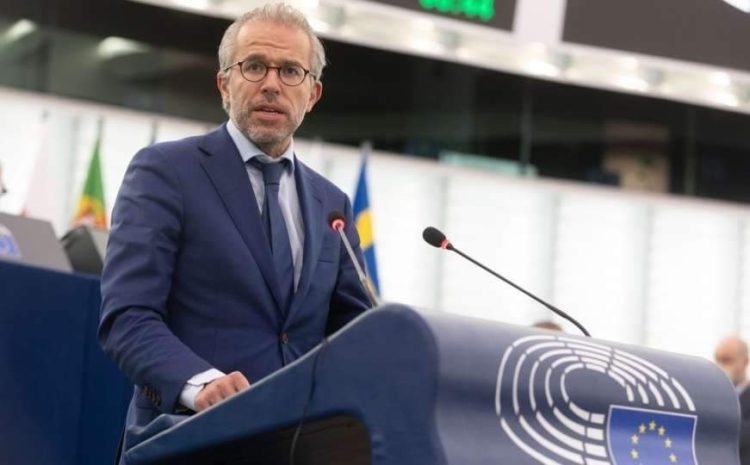 Reuten: Vuçiçin dhe Dodikun i konsideroj destabilizues të Ballkanit Perëndimor