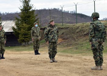 Aksidentohet vetura e ushtrisë serbe në Vranjë, vdes një rreshter – lëndohen tre ushtarë