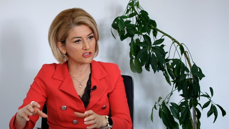 Kusari-Lila akuza KFOR-it: Nuk mbrojtën gazetarët e dhunuar në veri