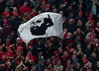 Tifozët e zjarrtë të Shqipërisë, momenti kur njëzëri i kënduan Adem Jasharit(VIDEO)