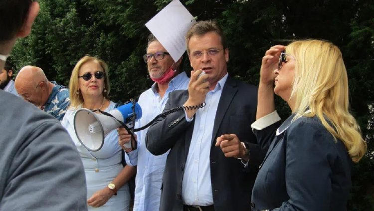 Avokati serb: BE-ja të shtypë dhunën në Serbi, Vuçiq krijoi vend antievropian