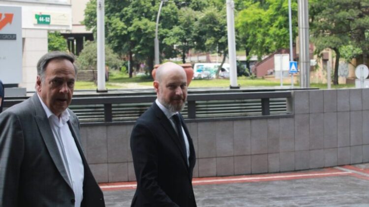 Lajmi i fundit: Trysnia orjentohet drejt palës serbe, përfaqësues të BE-së në Beograd