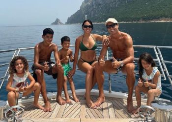 Cristiano dhe Georgina hedhin poshtë zërat për divorc, shfaqen me pushime familjarisht