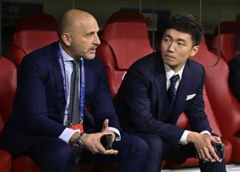 Arrihet marrëveshja me mbrojtësin gjerman, Interi kompleton prapavijën