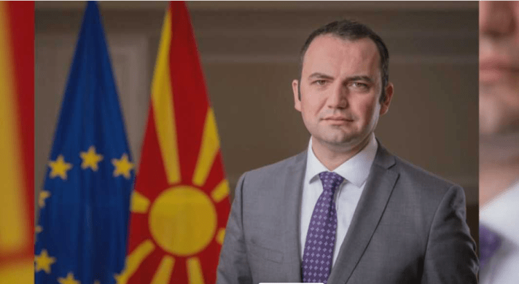 Bujar Osmani ia dorëzon Kosovës dhe Serbisë “planin me nëntë hapa”