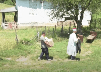Për Kurban Bajram, myslimanët e bëjnë me shtëpi familjen katolike në Gjakovë – lajmi bën jehonë në mediat ndërkombëtare