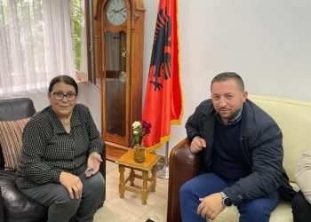 Ministri Mehaj i shkon në shtëpi familjes Haradinaj