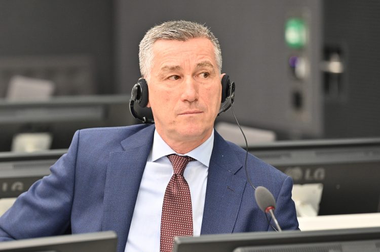 Specialja ia vazhdon paraburgimin Kadri Veselit