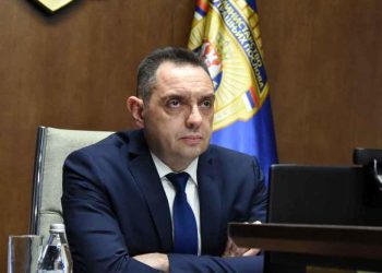 Në Serbi kërkohet shkarkimi i Vulinit