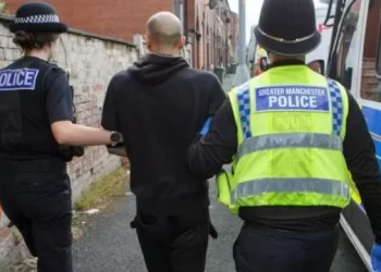 Aksion kundër bandave shqiptare të kanabisit në Britani, më shumë se 50 persona në pranga