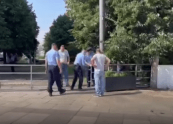 Para fillimit të protestës, Policia rrethon objektin e Qeverisë