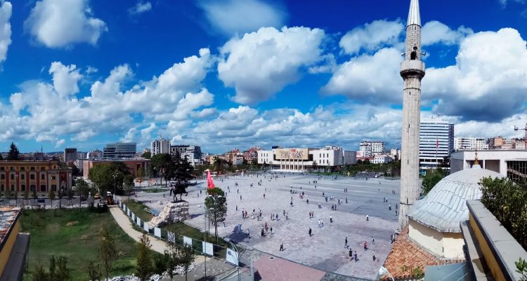 Temperaturat deri në 42 gradë në disa qytete të Shqipërisë