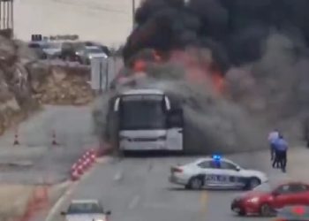 Përfshihet nga flakët një autobus në rrugën Prishtinë – Podujevë23