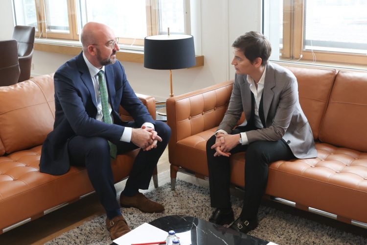 Michel kërkon nga Serbia hapa në shtensionim të situatës në veri dhe kthim në dialog