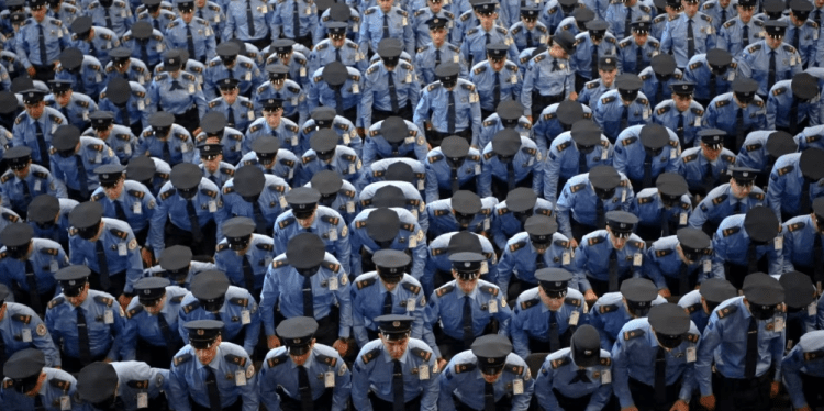 “Të vetëdijshëm për rrezikun”: Policët e rinj serbë nisin punën në veri të Kosovës