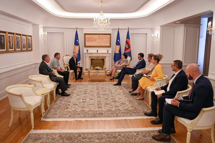 Osmani pas takimit me veteranët: Do ta analizojmë Ligjin për pagën minimale dhe do të veprojmë sipas përgjegjësive