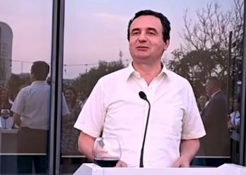 “Ballkoni i Hapur i Qeverisë” për të rinjtë, Kurti: Rreth 250 praktikantë me pagesë janë angazhuar në institucionet qendrore