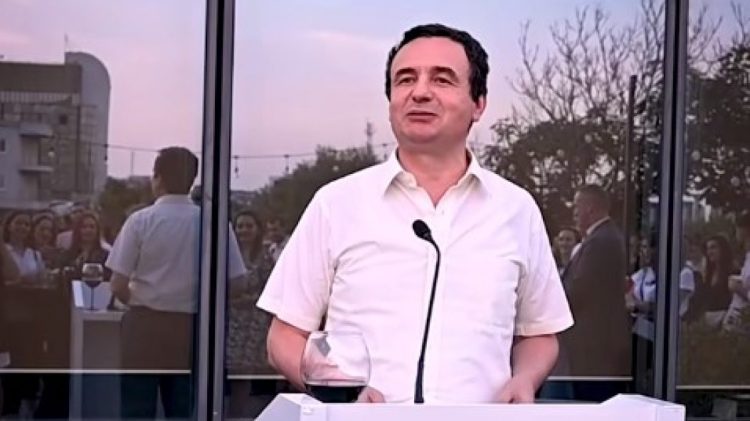 “Ballkoni i Hapur i Qeverisë” për të rinjtë, Kurti: Rreth 250 praktikantë me pagesë janë angazhuar në institucionet qendrore