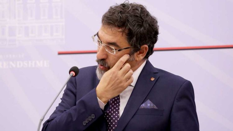 “Një ngjarje e tmerrshme që sjell panik”, deputeti i njohur zbulon arsyen e shkarkimit të Bledi Çuçit