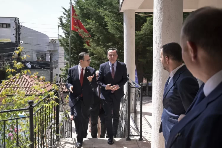 Kryeministri Kurti mori pjesë në shënimin e Ditës së Demokracisë dhe Unitetit Kombëtar të Turqisë